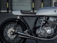 令人惊叹的本田CB750Type13配备超大发动机和CafeRacer解剖结构